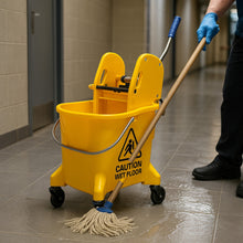 Cargar imagen en el visor de la galería, CUBETA CON EXPRIMIDOR DE 32 L AMARILLA