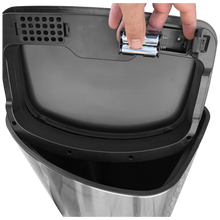 Cargar imagen en el visor de la galería, CESTO METALICO 55 LT C/SENSOR GRIS METÁLICO